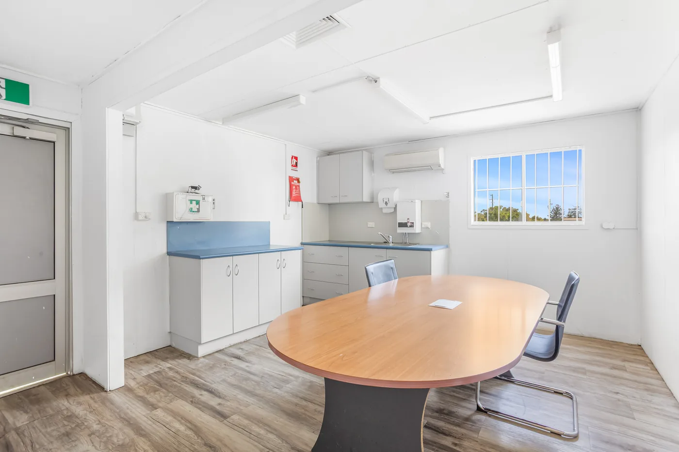 Meeting space with kitchenette in the office accommodation
